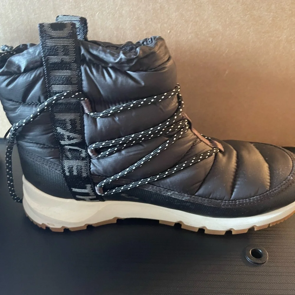 Shoes - Picture 4 of 7